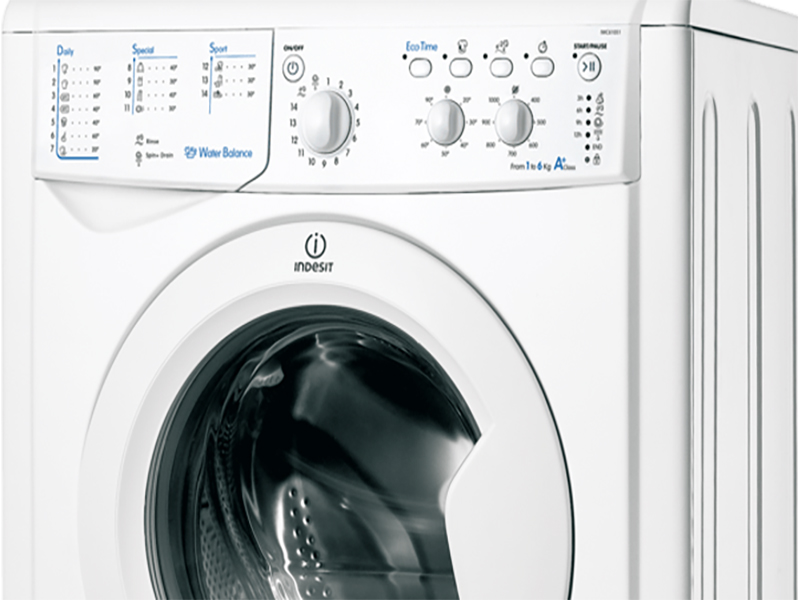 enaguas suspensión sátira Indesit iwc 61051, lavadora económica y fácil de utilizar