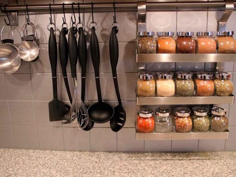 Cómo aumentar el espacio de almacenamiento de la cocina