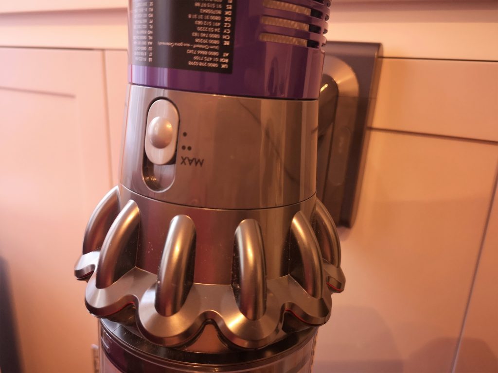 dyson cyclone v10 absolute