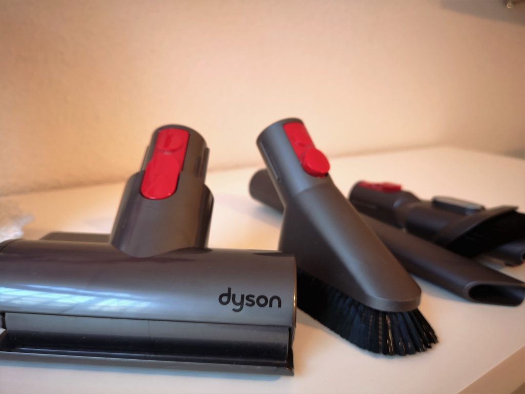 dyson cyclone v10 absolute