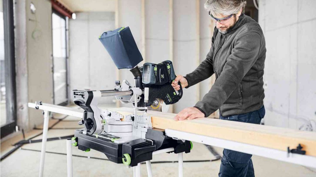 Festool presenta una nueva ingletadora a batería KSC60