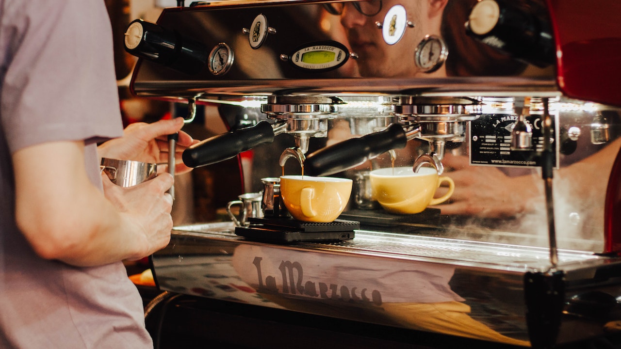 cuánta cafeína tiene un café