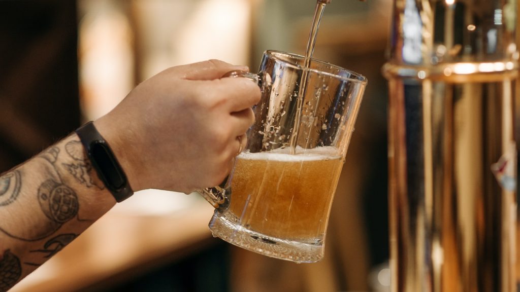 como tirar la cerveza perfecta