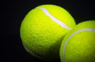 pelotas de tenis en la lavadora
