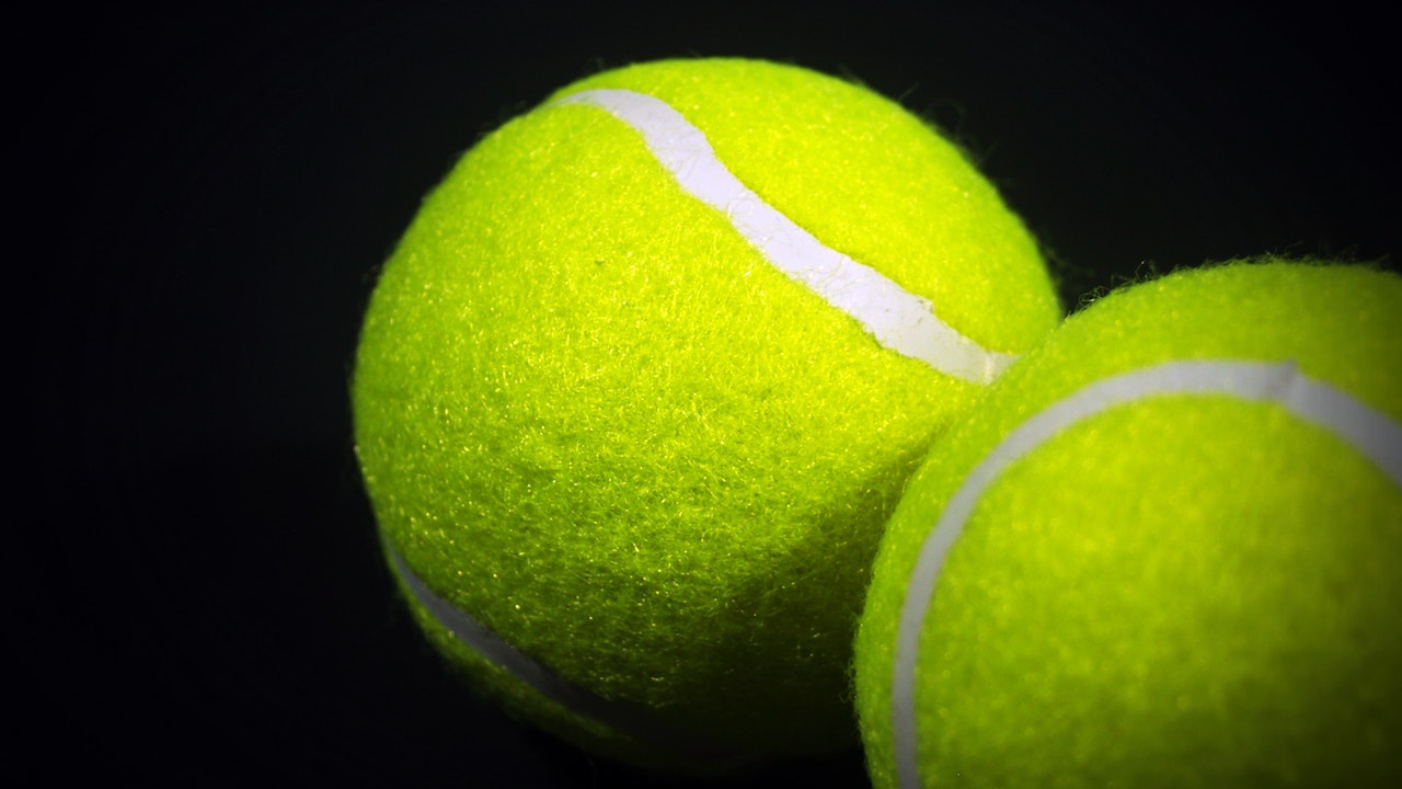 pelotas de tenis en la lavadora