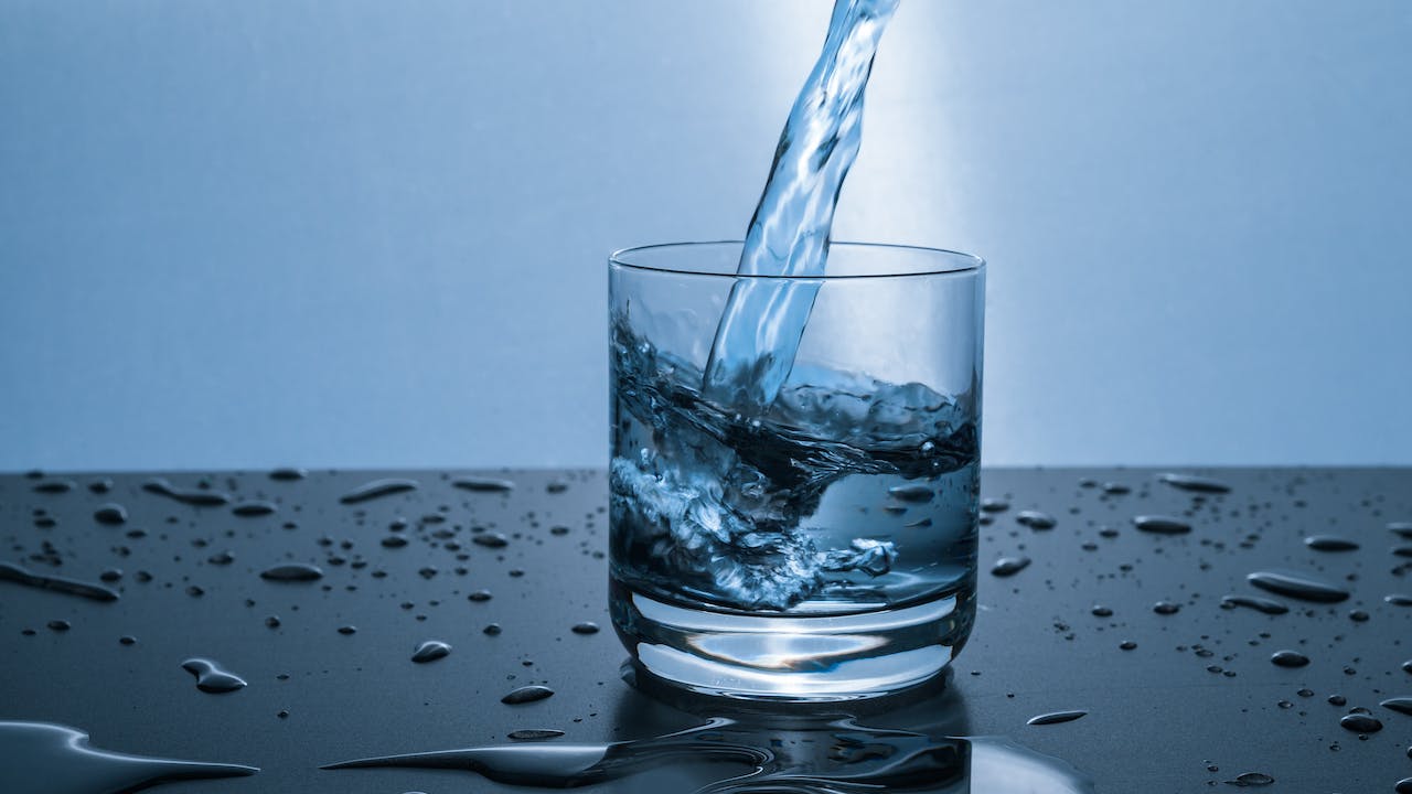 agua del grifo o agua mineral