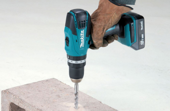 Makita HP457DWE, taladro percutor cómodo de utilizar.