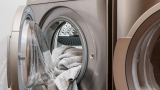 ¿Es un buen truco casero meter una bola de aluminio en la lavadora?